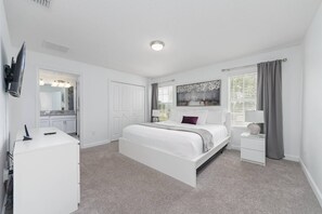 4 bedrooms, iron/ironing board, travel crib, WiFi - Spacious 4BR Home with Private Pool – Sleeps 10 (Kissimmee)