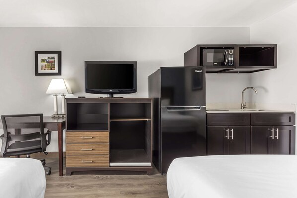 Desk, free WiFi, bed sheets - Suburban Studios Gainesville (Gainesville)