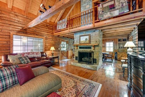 Come relax in a family friendly cabin w/ great amenities and a lake nearby!