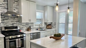 Private kitchen - 🌟Historic Rawls Compound🌟 (St. Petersburg)