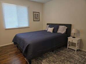 3 chambres, bureau, Wi-Fi gratuit, draps fournis