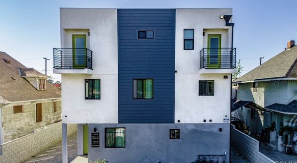 Front of property - Green HomeStay (Los Angeles)