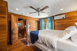 4 bedrooms, desk, iron/ironing board, travel cot - Rose Hill Manor
(Asheville)