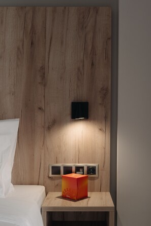 1 dormitori, caixa forta a l'habitació, escriptori i cortines opaques