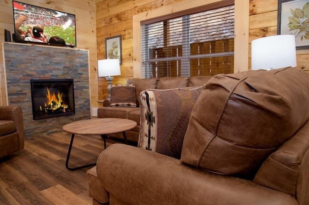 Papa Wolfs Pup Wooden Cabin