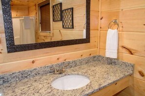 Haartrockner, Handtücher, Toilettenpapier