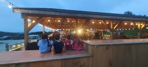 屋外ダイニングエリア