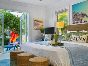 4 室のベッドルーム、デスク、アイロン / アイロン台、旅行用ベビーベッド