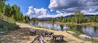 Riverfront Lodge / Sleeps 22+ / Hot Tub / Fireplace / Ride-out snowmobile trail access / Sports Bar & Game Room / Huge kitchen & dining room / Between Tamarack & Brundage