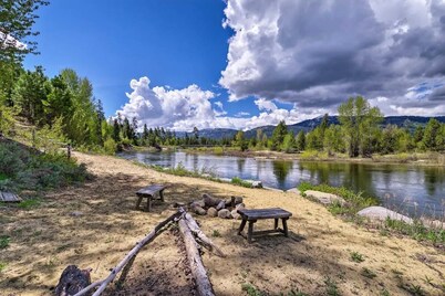 Riverfront Lodge | Sleeps 22+ | Hot Tub & Fire Pit | Private Beach | Ride-Out Snowmobile & ATV Access | Sports Bar & Game Room | Gourmet Kitchen | Between Tamarack & Brundage Ski Resorts