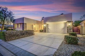 Exterior - Serenity: Pool,Spa, Gated Community and Fun! (La Quinta)