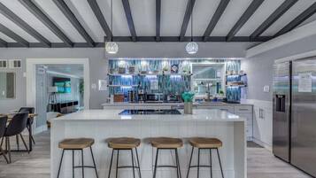 Refrigerador, microondas, horno, placa de cocina