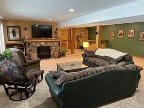 Smart TV, fireplace, table tennis
