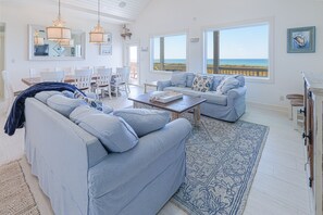 Smart TV, stereo - Footprints in the Sand-Oceanfront Home (Navarre)