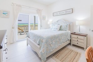 4 bedrooms, iron/ironing board, WiFi, bed sheets - Footprints in the Sand-Oceanfront Home (Navarre)