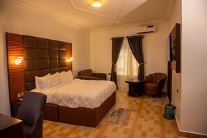 Quarto superior | 1 quarto, escrivaninha, quartos à prova de som, Wi-Fi de cortesia