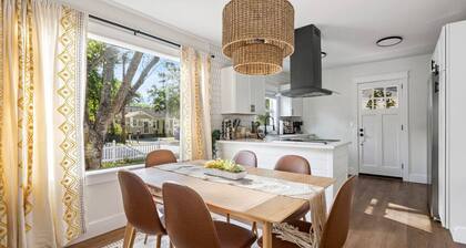 Just Renovated Home - Private Yard & Movie Theater