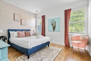 4 habitaciones, escritorio, tabla de planchar con plancha y wifi 