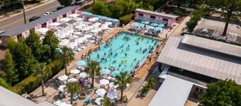 Spacious 4BR Near Downtown Charleston + Pool