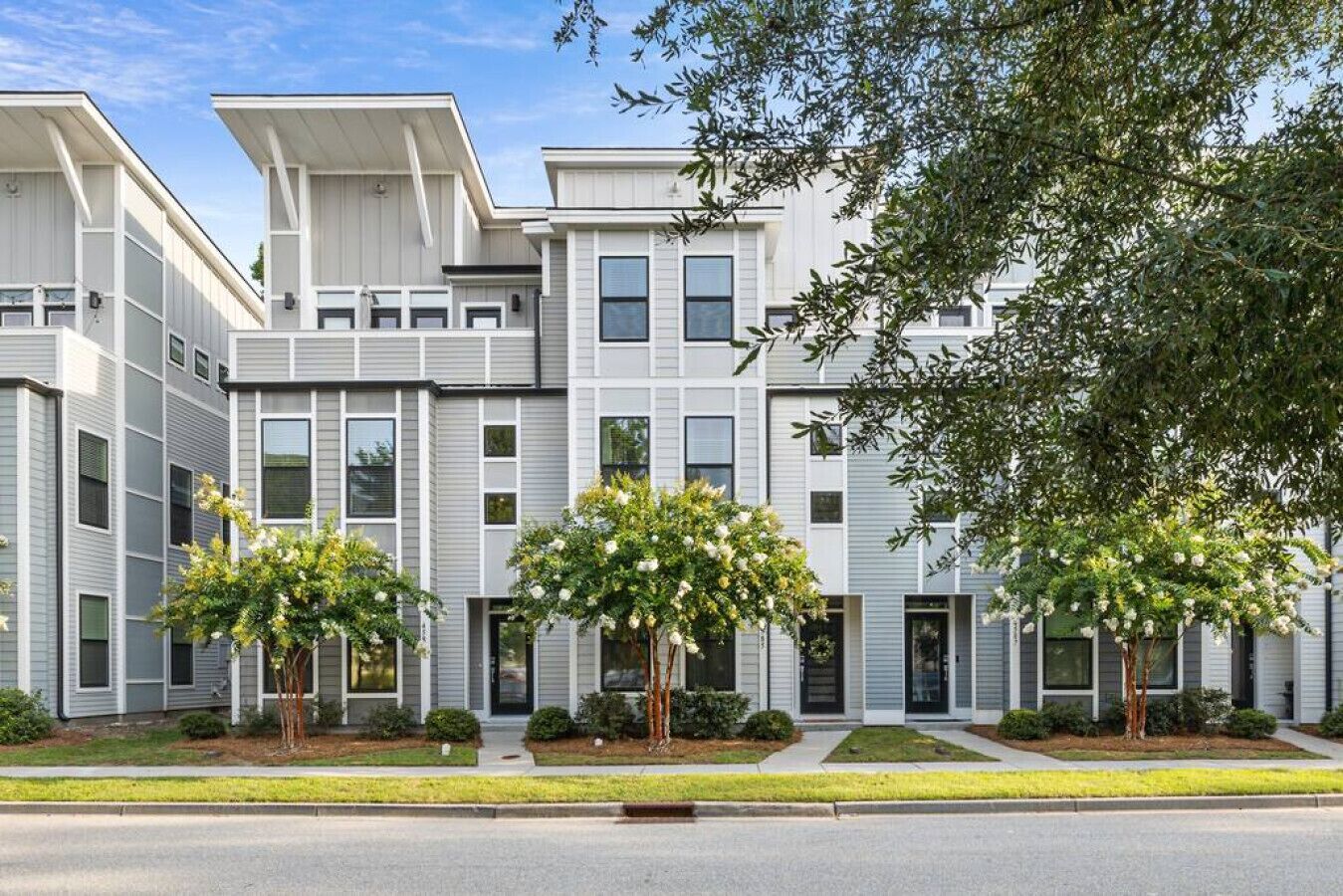 New 3 Bedroom Townhome - 10 Minutes to Downtown!