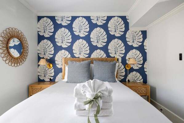 2 bedrooms, desk, iron/ironing board, WiFi