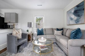 TV - Rutledge Ave - Renovated 2 Bed Home - Downtown! (Charleston)