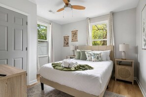3 bedrooms, iron/ironing board, WiFi, bed sheets
