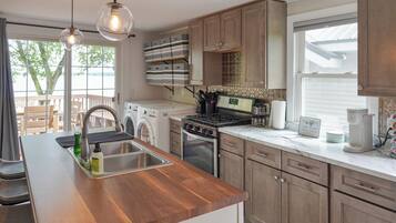 雪櫃、微波爐、焗爐、爐具