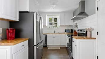 冰箱、微波炉、烤箱、炉灶