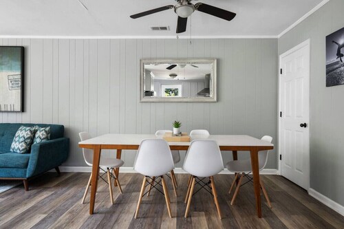 Folly Beach - 2 Blocks to Beach - Sleeps 6!