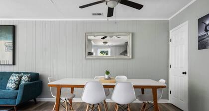 Folly Beach - 2 Blocks to Beach - Sleeps 6!