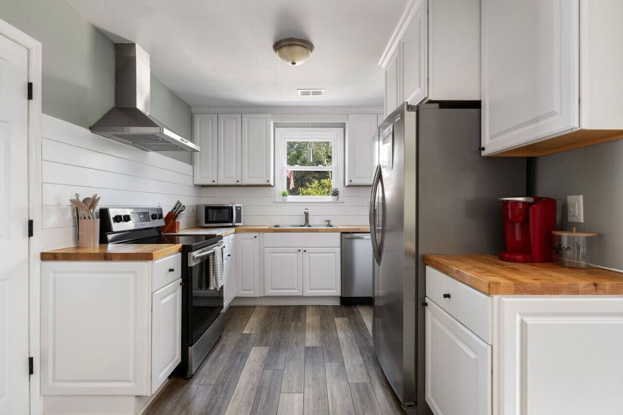 Refrigerador, microondas, horno y parrilla de estufa 