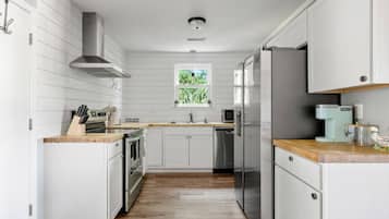 冰箱、微波炉、烤箱、炉灶