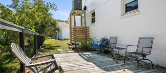 Folly Beach - 3 Blocks to Beach - Sleeps 6!