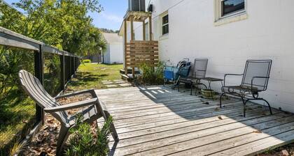 Folly Beach - 3 Blocks to Beach - Sleeps 6!