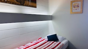 2 Schlafzimmer, Bügeleisen/Bügelbrett