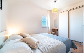 8 Schlafzimmer, Bügeleisen/Bügelbrett, Reisekinderbett, kostenloses WLAN