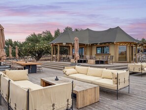 Terrace/patio - Outdoorsy Hill Country (Fredericksburg)