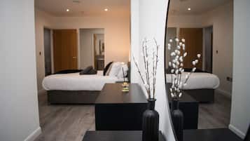 2 bedrooms, iron/ironing board, internet, bed sheets