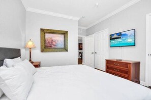2 bedrooms, desk, iron/ironing board, travel cot - Relaxing, Two Bedroom Family Condo in Gated Resort Community. (Davenport)