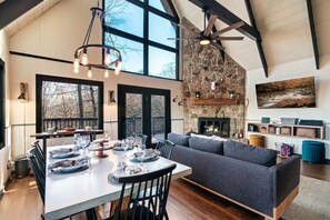 Interior - Free Dollywood Tix/Views/Dog Friendly/Private (Gatlinburg)