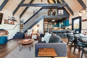 Smart TV y chimenea 