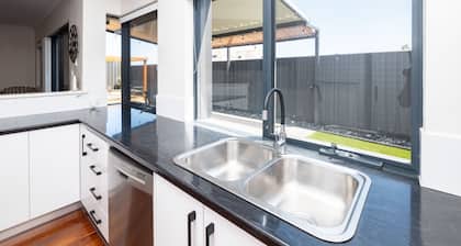 Hollow Beach House - Bunbury