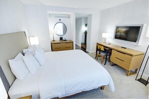 1 soverom, safe på rommet, skrivebord og strykejern/-brett