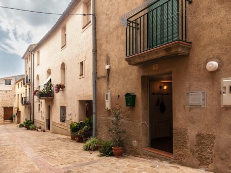 Exterior. Tradicional house in Prat de Comte