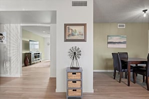 Dining - New Listing!! 55+ Community in Sun City West (Sun City West)