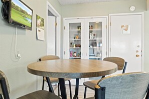 Dining - New Listing!! 55+ Community in Sun City West (Sun City West)