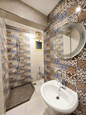 Free toiletries, slippers, towels, toilet paper - Afnan Cairo Airport (Cairo)