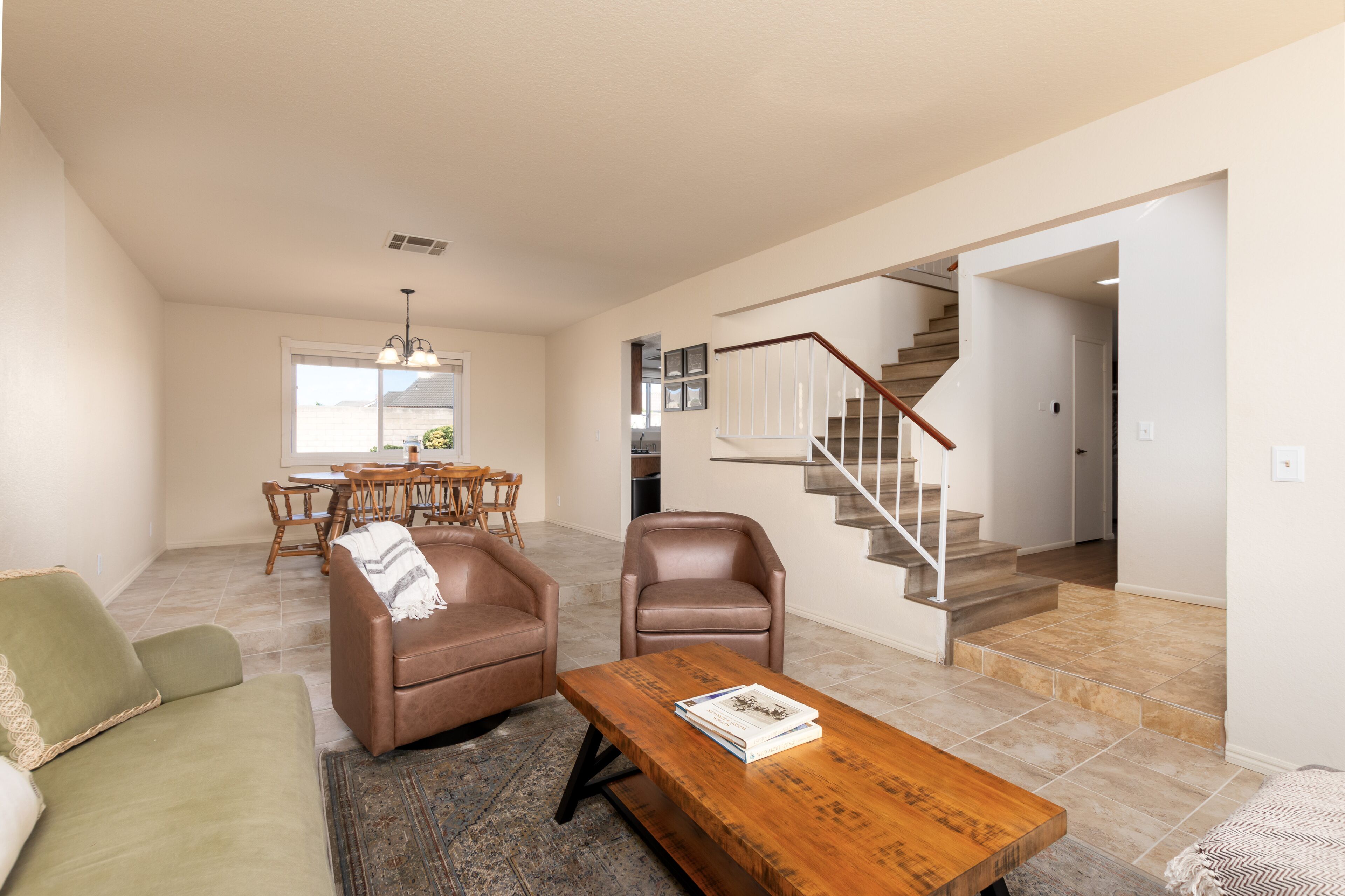 Spacious Home For Friends & Family Perfectly Located. Pet Friendly! Ev Charger! - Santa Maria, CA