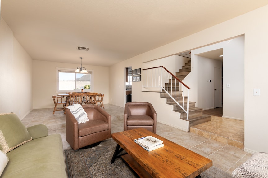 Spacious Home For Friends & Family Perfectly Located. Pet Friendly! Ev Charger! - Santa Maria, CA